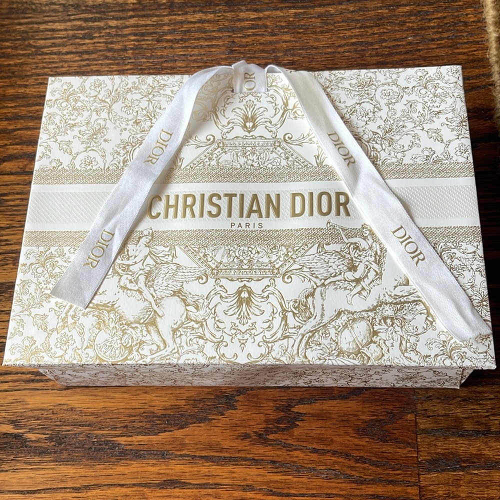 Dior Cream Round Box with Gold Logo - Picture 8 of 9